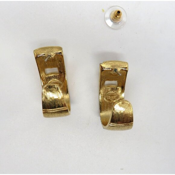 Vintage Trifari Earrings Gold Tone Black Enamel Pierced Stud Hoop Textured - Picture 7 of 10